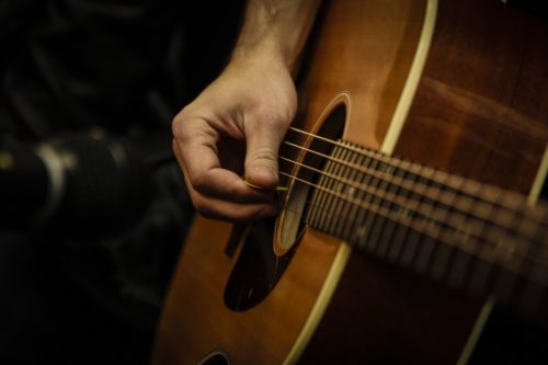 Few Tips For Awesome Guitar Riffs
